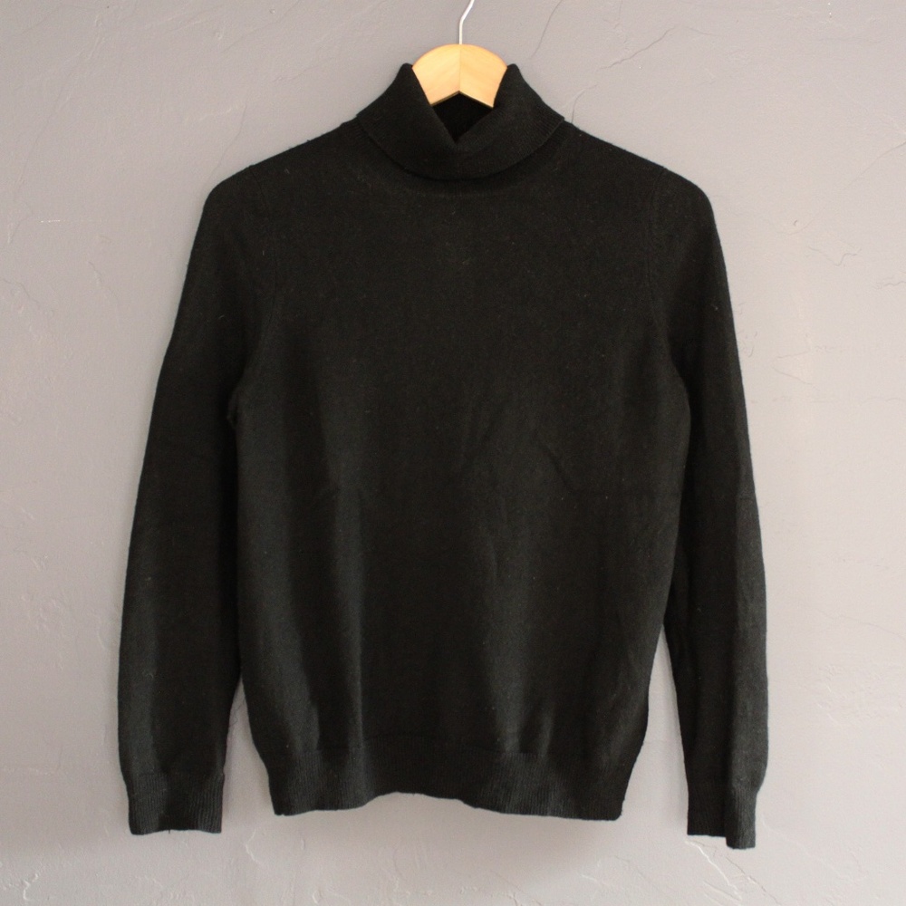 Black cashmere turtleneck